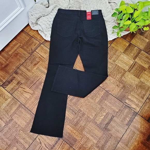 LEVIS Signature Mid Rise Bootcut Jeans - Picture 7 of 14
